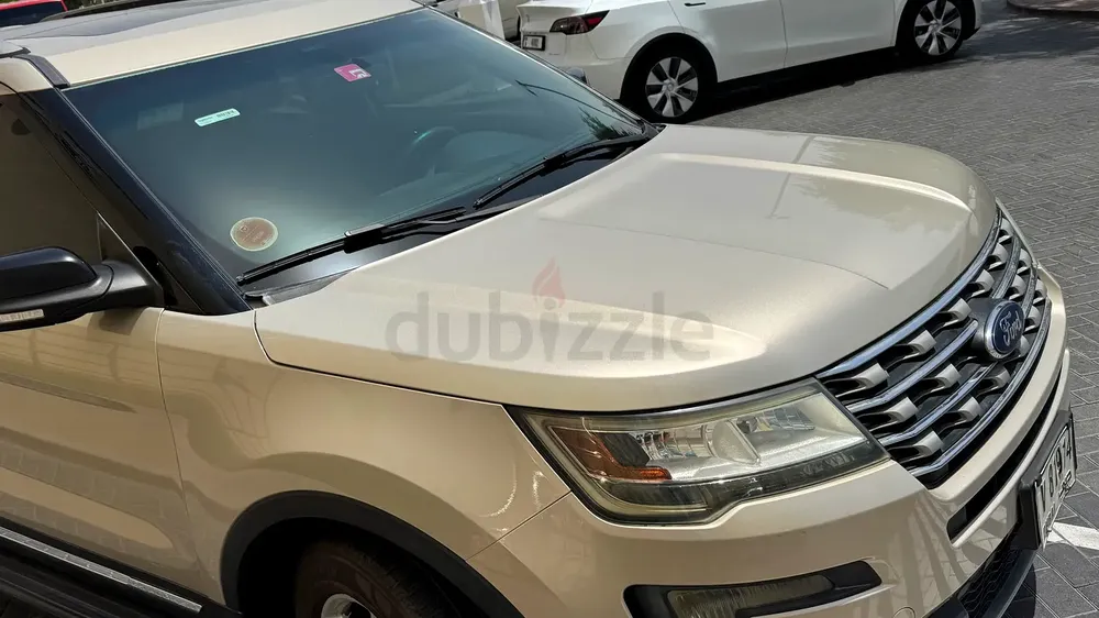 Single owner dealer maintained excellent condition Ford explorer GCC specs - Image 5