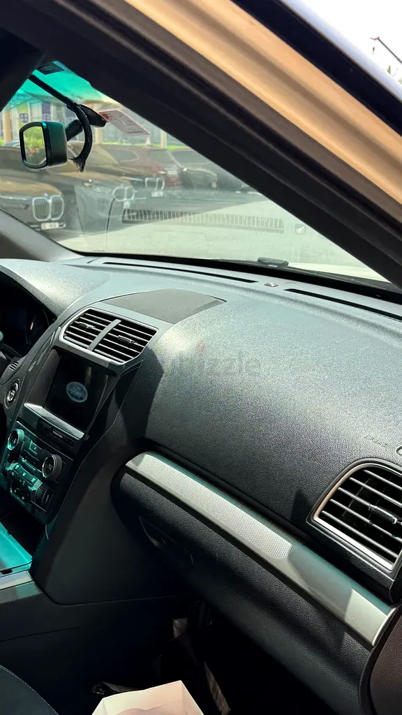 Single owner dealer maintained excellent condition Ford explorer GCC specs - Image 6