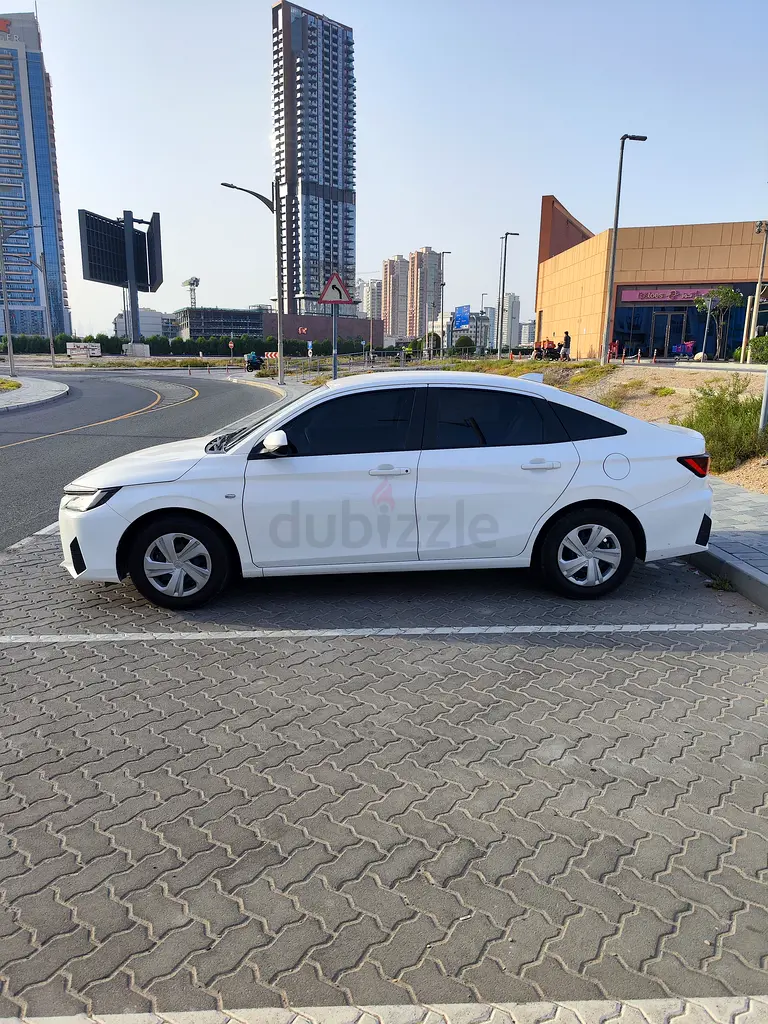 2023 Toyota Yaris E GCC | Warranty | Reverse Camera | Low Mileage - Image 4