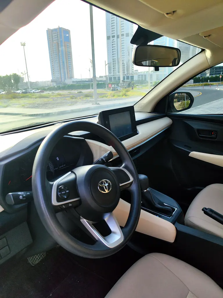2023 Toyota Yaris E GCC | Warranty | Reverse Camera | Low Mileage - Image 5