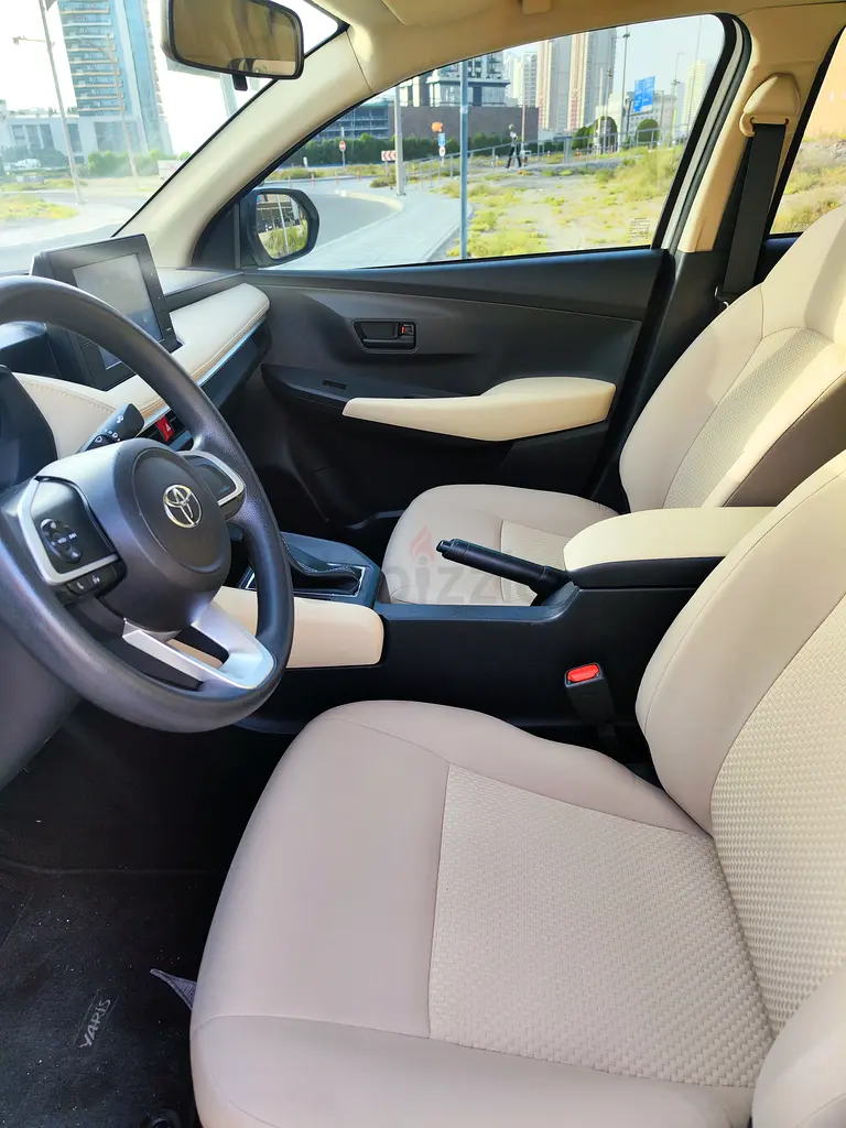 2023 Toyota Yaris E GCC | Warranty | Reverse Camera | Low Mileage - Image 6
