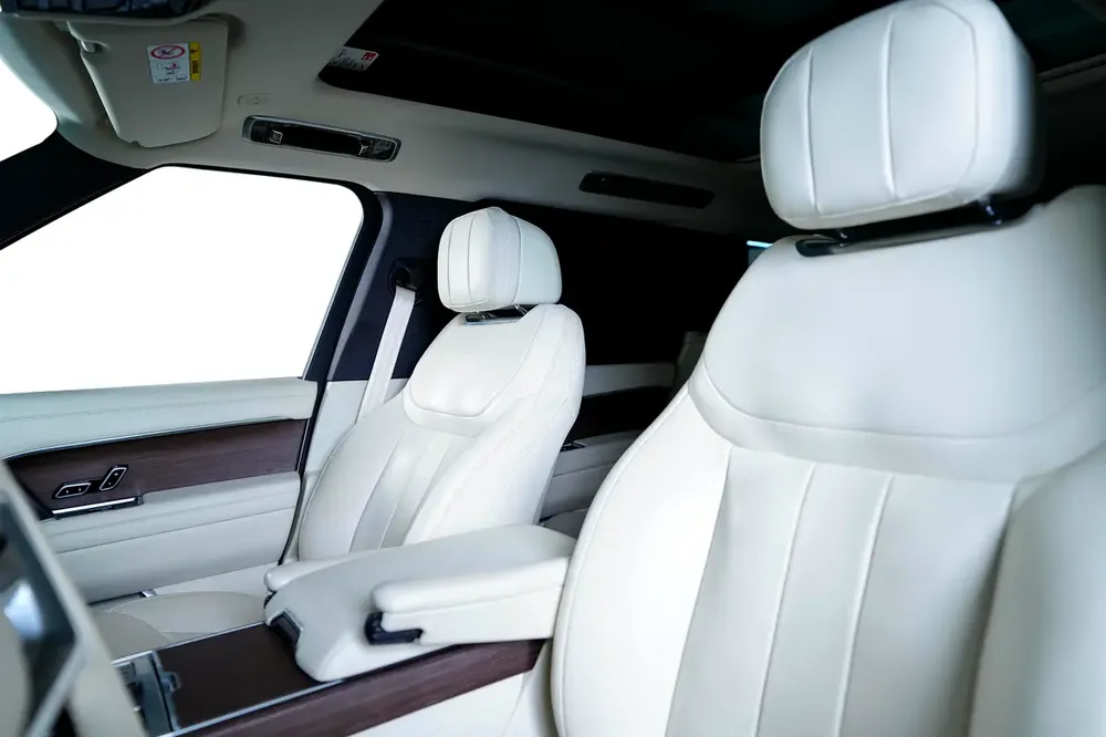 Range Rover Vogue HSE P530-GCC-Agency FSH-Land Rover Warranty and Service Contract - Image 17