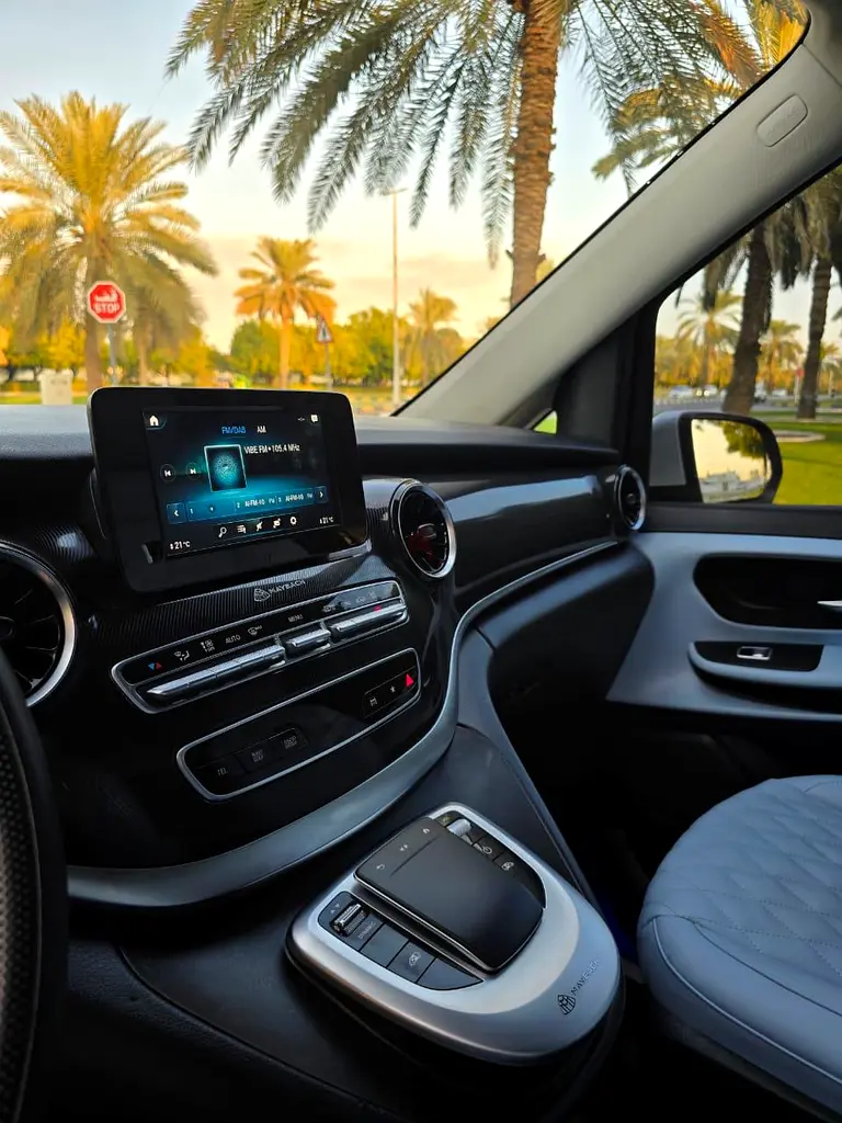 2022 Mercedes-Benz V-Class V 250 Maybach GCC Specs - Image 15