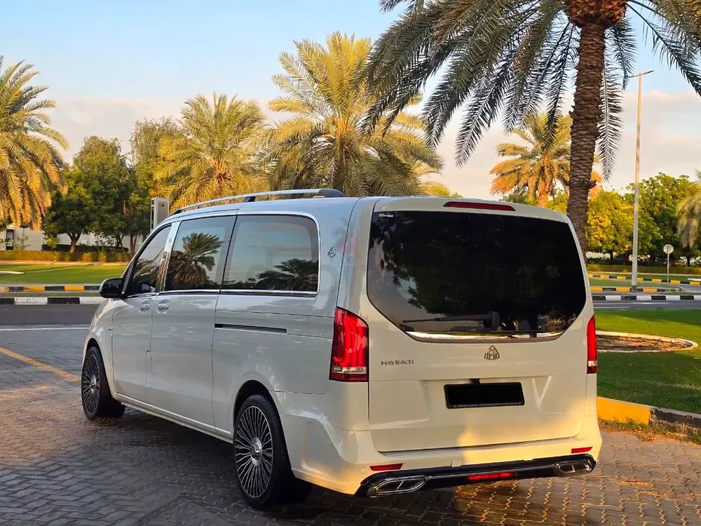 2022 Mercedes-Benz V-Class V 250 Maybach GCC Specs - Image 4