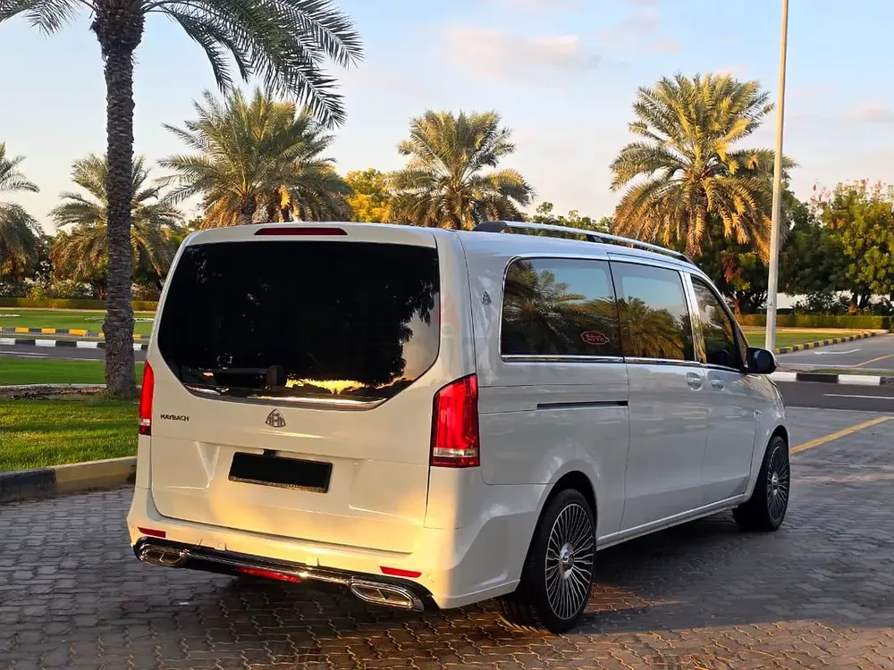 2022 Mercedes-Benz V-Class V 250 Maybach GCC Specs - Image 5