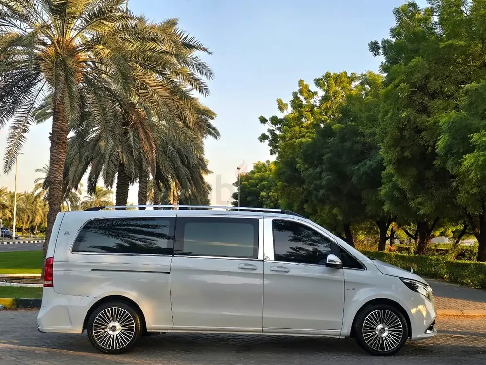 2022 Mercedes-Benz V-Class V 250 Maybach GCC Specs - Image 6