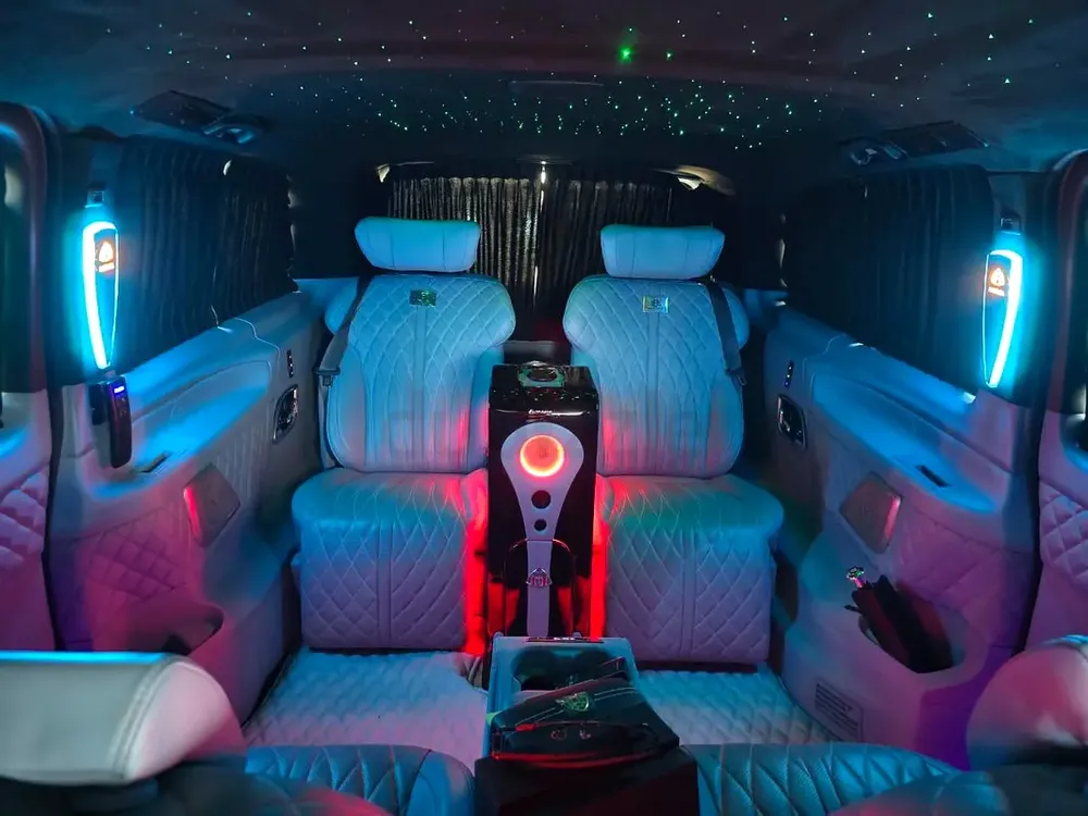 2022 Mercedes-Benz V-Class V 250 Maybach GCC Specs - Image 7