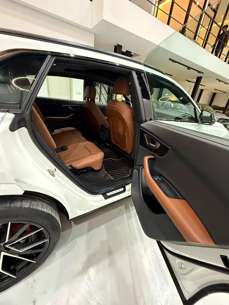 Audi Q8 55 TFSI quattro S line 2019 - GCC Specs - Excellent Condition - Image 11