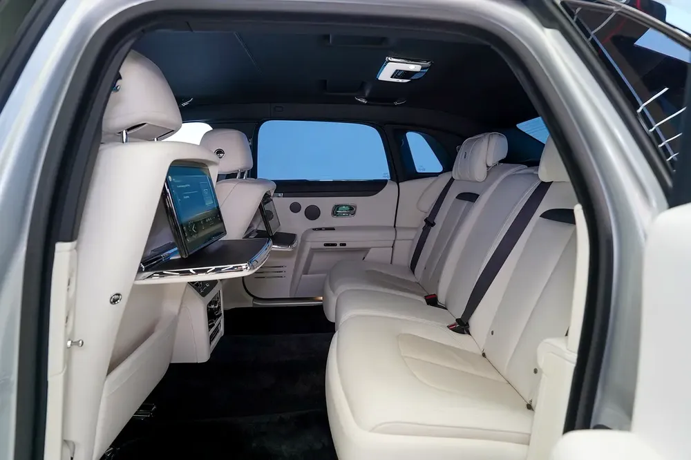 EXTENDED WHEEL BASE | REAR ENTERTAINMENT | WARRANTY AVAILABLE - Image 11