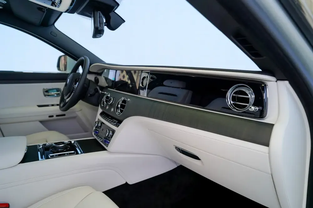 EXTENDED WHEEL BASE | REAR ENTERTAINMENT | WARRANTY AVAILABLE - Image 7