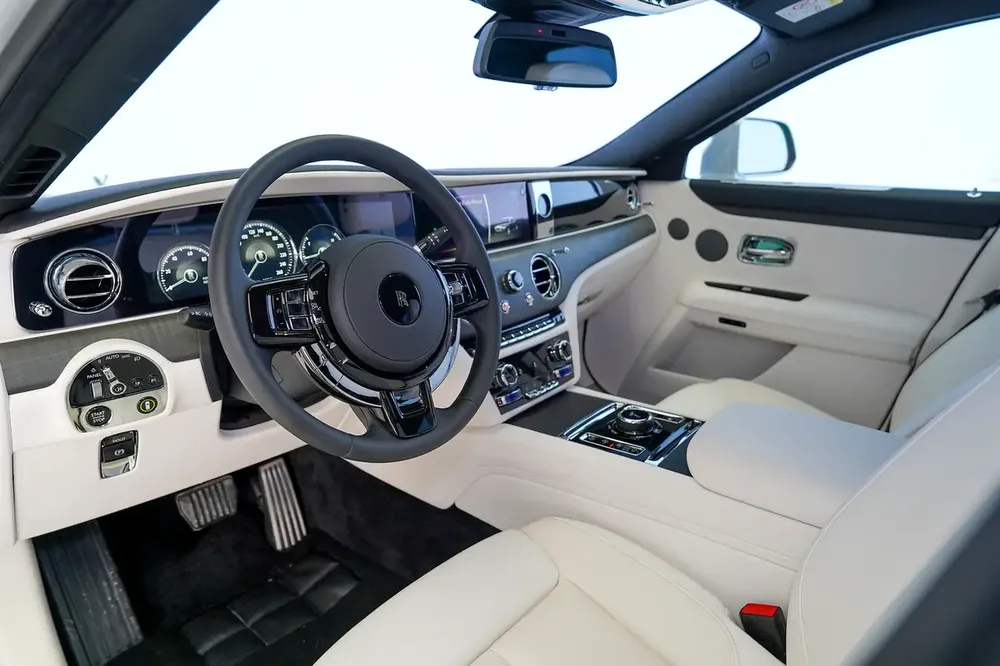 EXTENDED WHEEL BASE | REAR ENTERTAINMENT | WARRANTY AVAILABLE - Image 9
