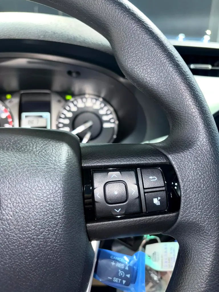 Toyota Hilux Double Cab GLX 2026 4WD 2.7L GCC Specs - Image 11