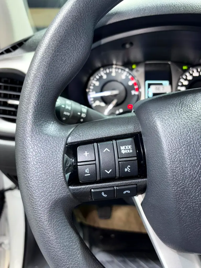 Toyota Hilux Double Cab GLX 2026 4WD 2.7L GCC Specs - Image 12