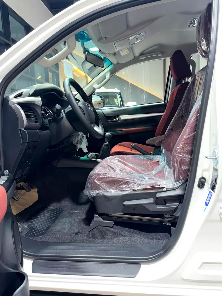 Toyota Hilux Double Cab GLX 2026 4WD 2.7L GCC Specs - Image 14