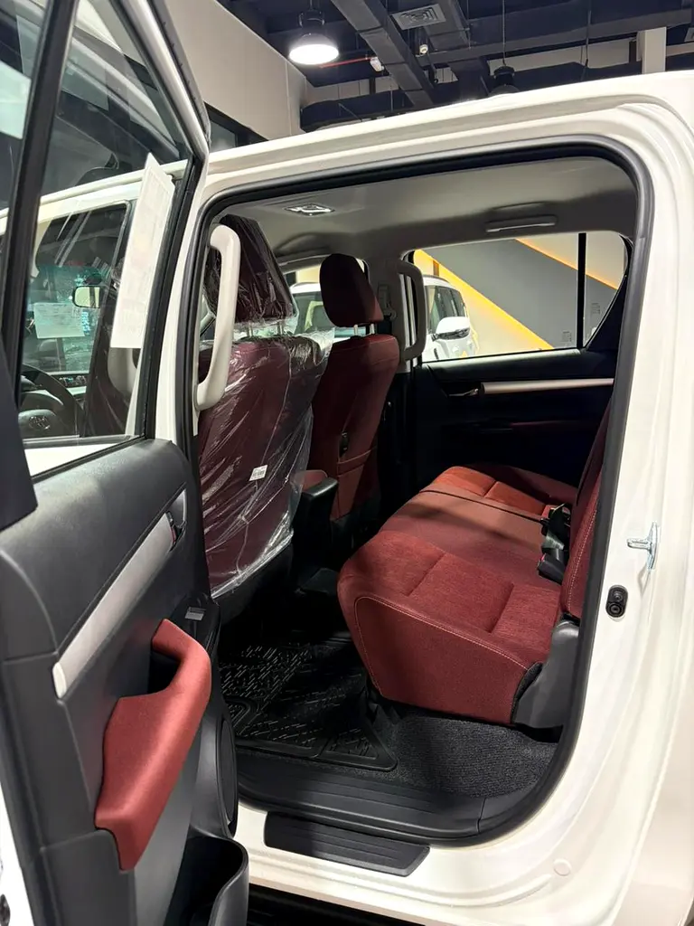Toyota Hilux Double Cab GLX 2026 4WD 2.7L GCC Specs - Image 15