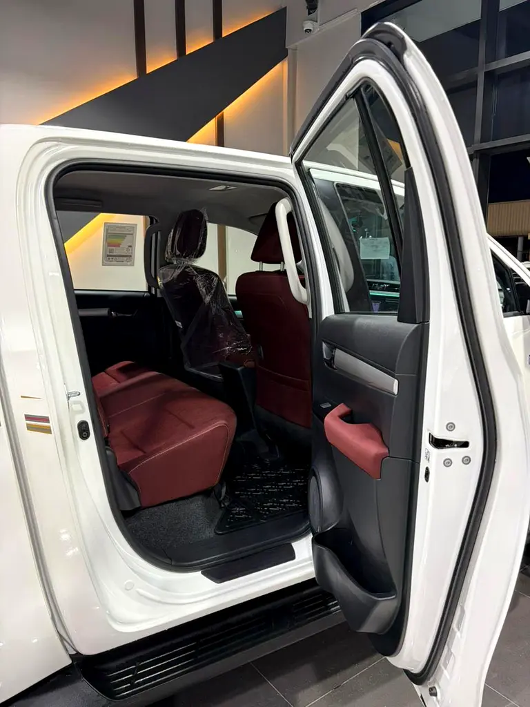 Toyota Hilux Double Cab GLX 2026 4WD 2.7L GCC Specs - Image 16