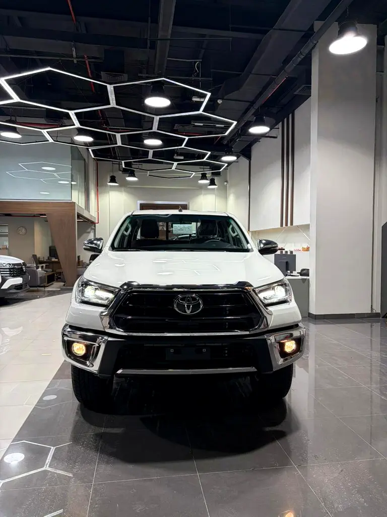 Toyota Hilux Double Cab GLX 2026 4WD 2.7L GCC Specs - Image 17