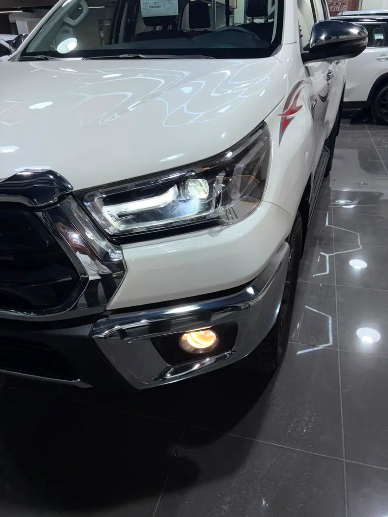 Toyota Hilux Double Cab GLX 2026 4WD 2.7L GCC Specs - Image 18