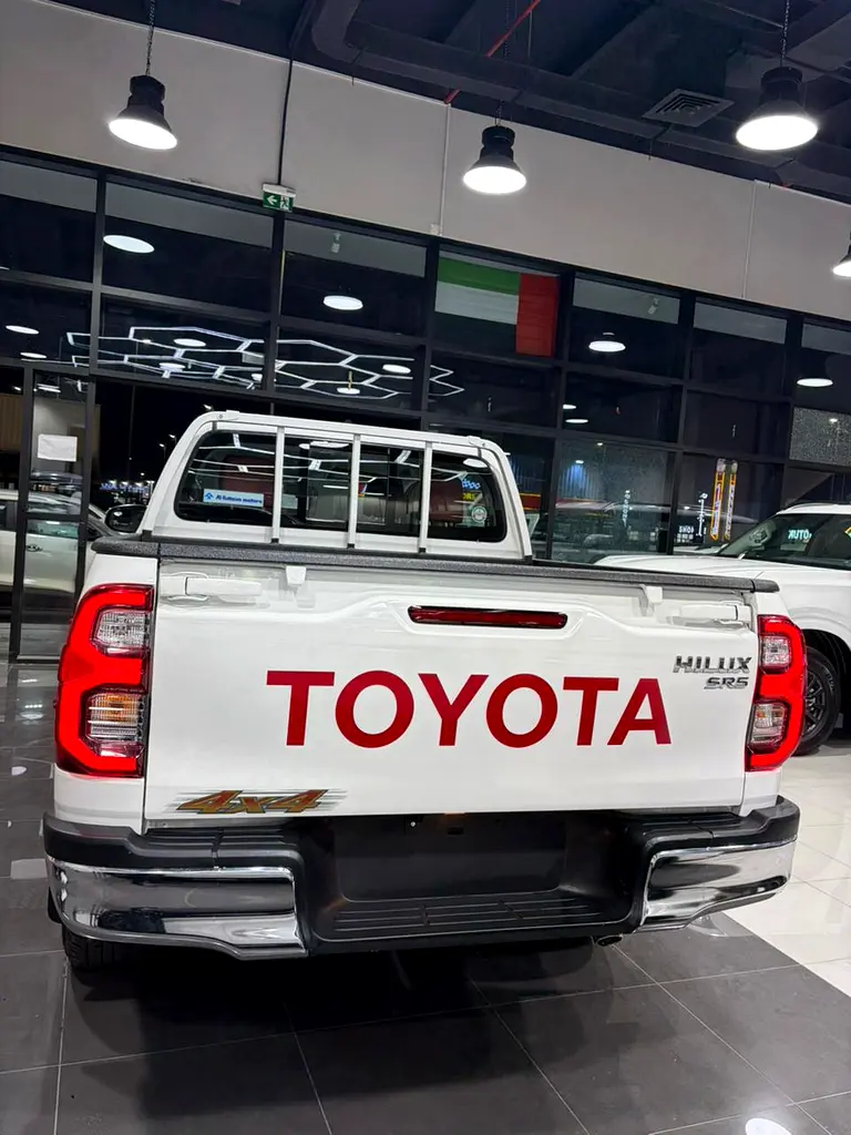 Toyota Hilux Double Cab GLX 2026 4WD 2.7L GCC Specs - Image 4