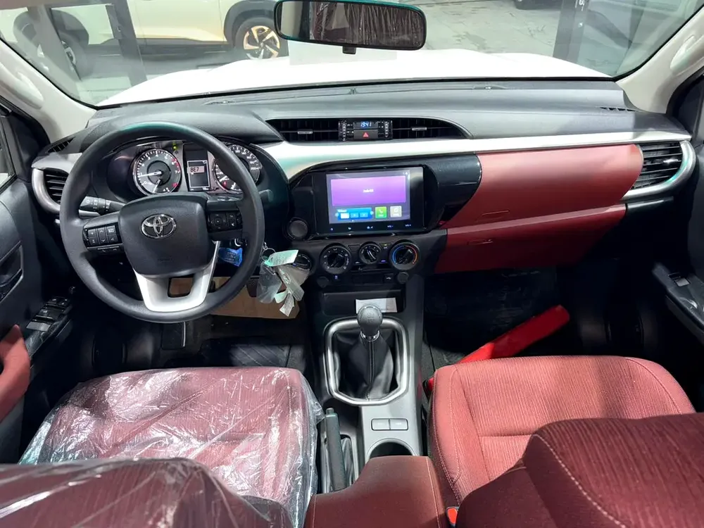 Toyota Hilux Double Cab GLX 2026 4WD 2.7L GCC Specs - Image 6