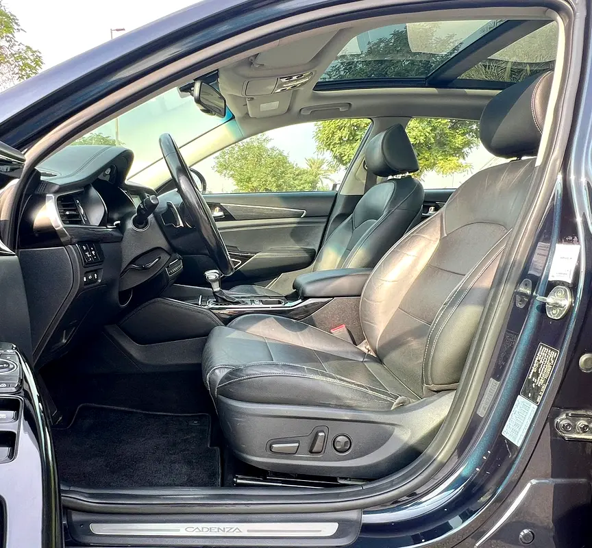 KIA CADENZA 2018 GCC SPEC FULL OPTION - Image 11