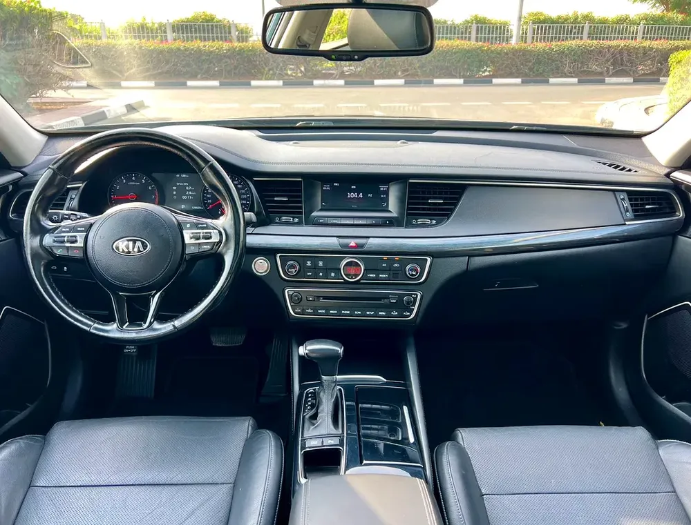 KIA CADENZA 2018 GCC SPEC FULL OPTION - Image 12