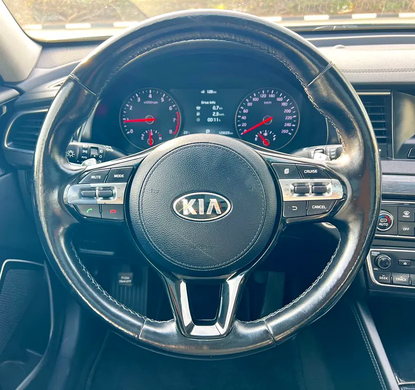 KIA CADENZA 2018 GCC SPEC FULL OPTION - Image 14