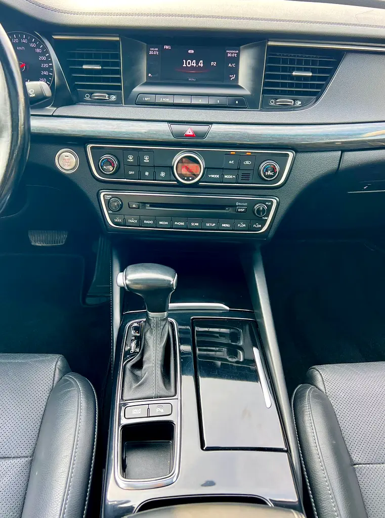 KIA CADENZA 2018 GCC SPEC FULL OPTION - Image 16