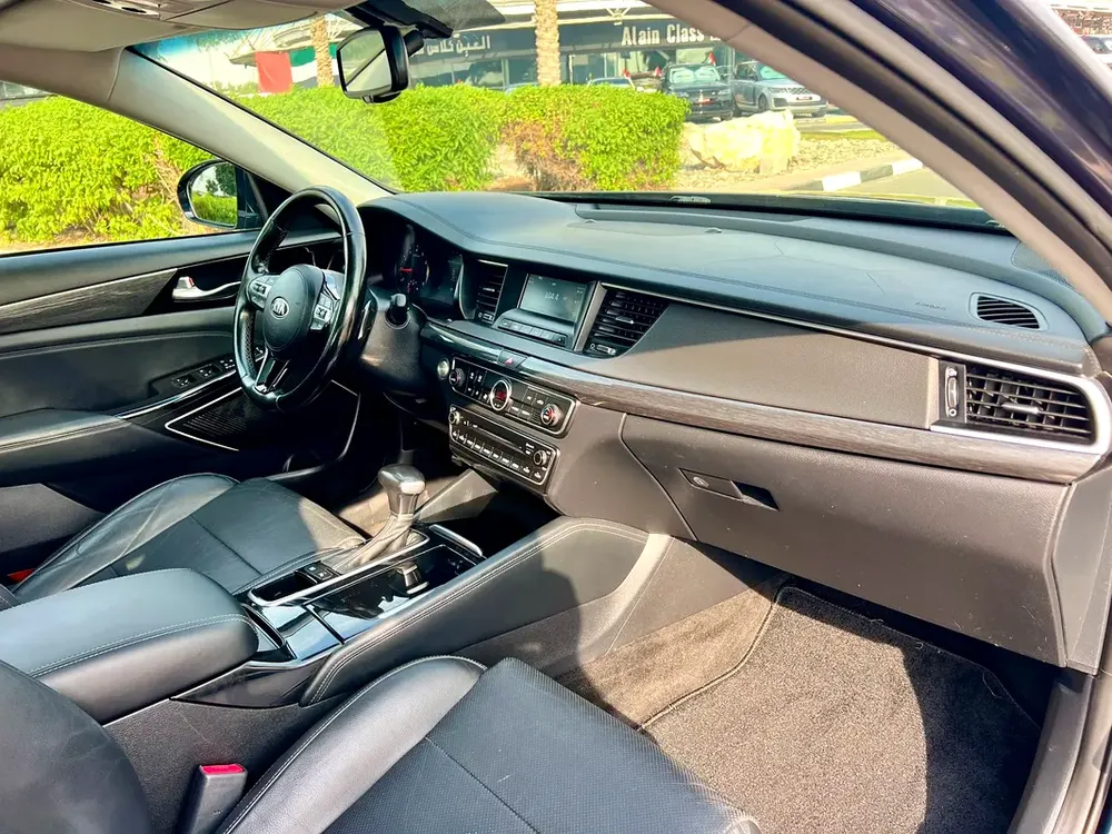 KIA CADENZA 2018 GCC SPEC FULL OPTION - Image 17