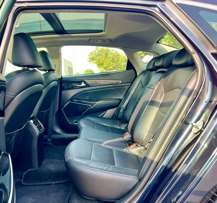 KIA CADENZA 2018 GCC SPEC FULL OPTION - Image 19
