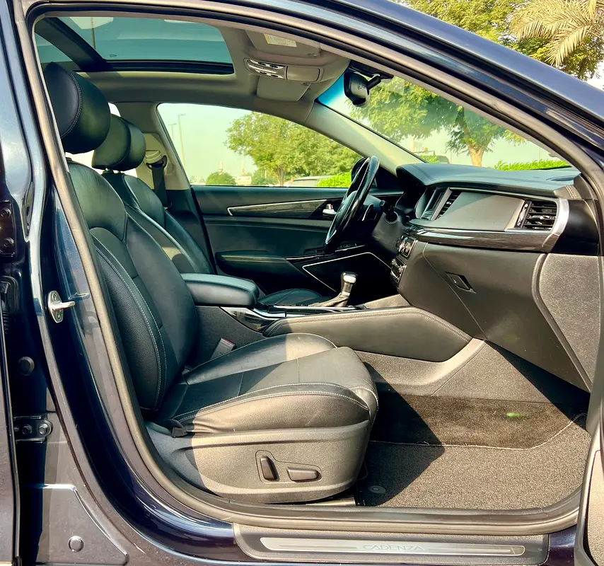 KIA CADENZA 2018 GCC SPEC FULL OPTION - Image 20