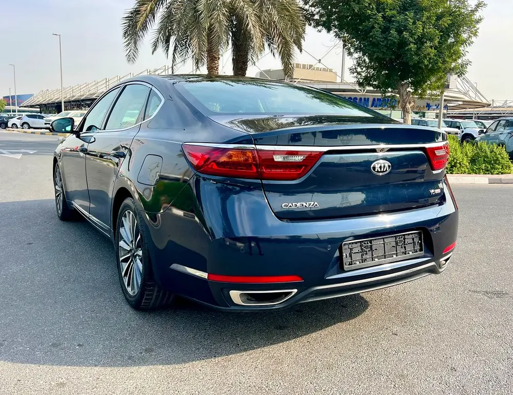 KIA CADENZA 2018 GCC SPEC FULL OPTION - Image 7