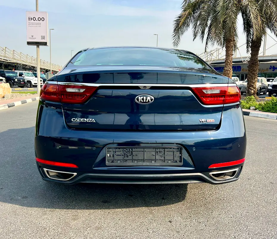 KIA CADENZA 2018 GCC SPEC FULL OPTION - Image 8