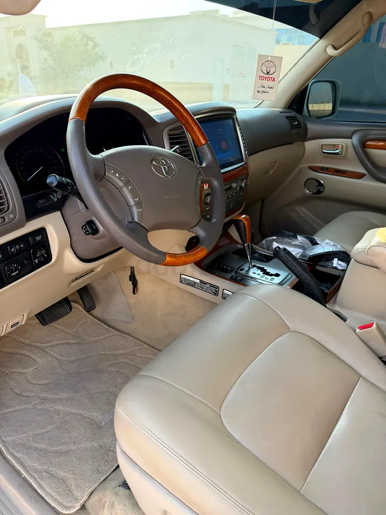 Lexus LX 470 2005 American Specs - Reliable Luxury SUV - Image 11