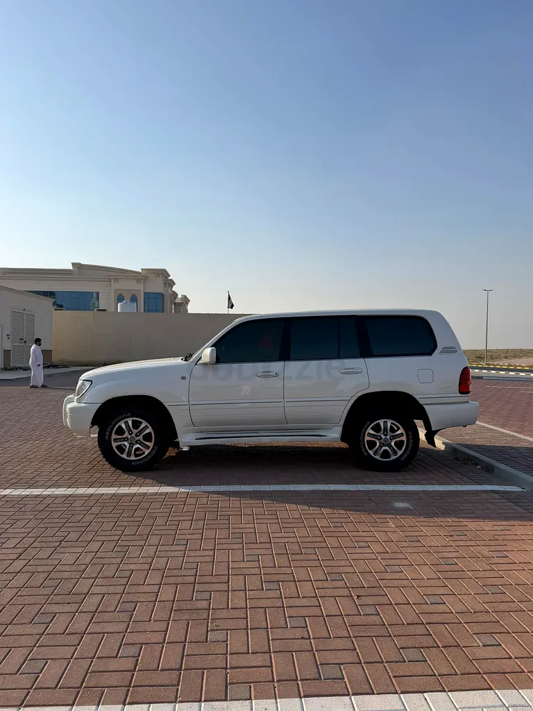 Lexus LX 470 2005 American Specs - Reliable Luxury SUV - Image 12