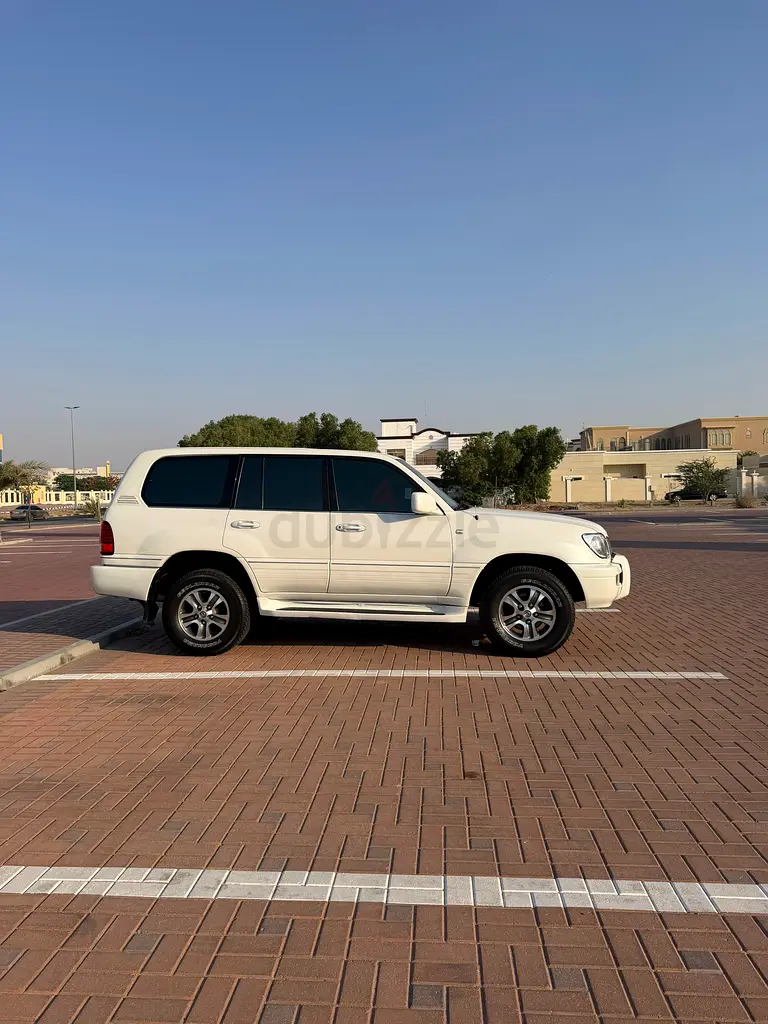 Lexus LX 470 2005 American Specs - Reliable Luxury SUV - Image 14