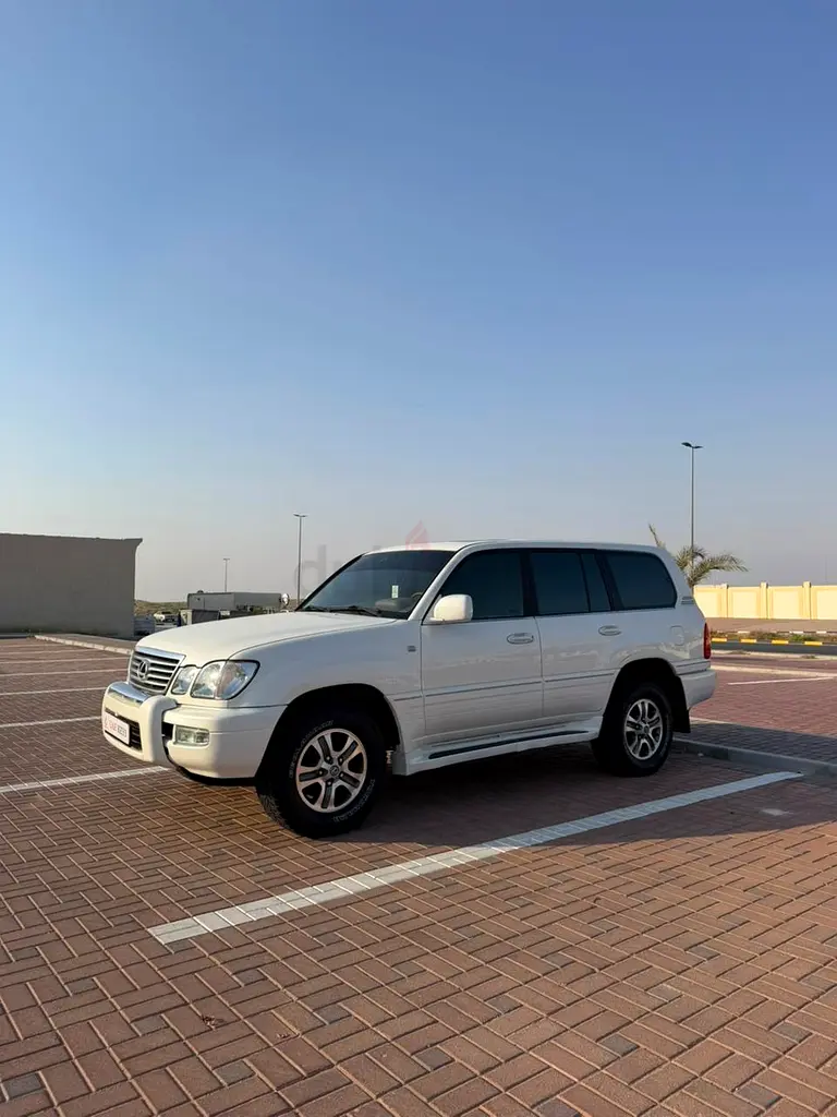 Lexus LX 470 2005 American Specs - Reliable Luxury SUV - Image 4