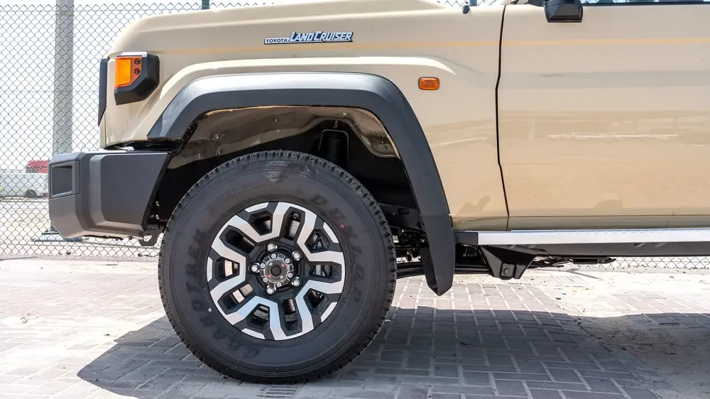 2026 Toyota Land Cruiser LC76 2.8L AT Diesel (Beige-Brown) Full Option - Image 6