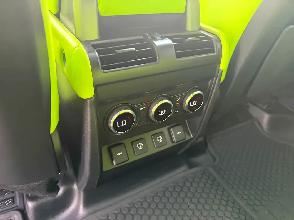 Land Rover Defender 110 SE P400 2022 - American Specs - Low Mileage - Image 10