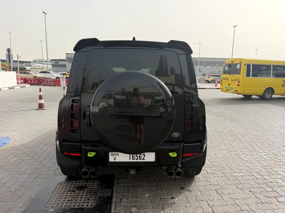 Land Rover Defender 110 SE P400 2022 - American Specs - Low Mileage - Image 6