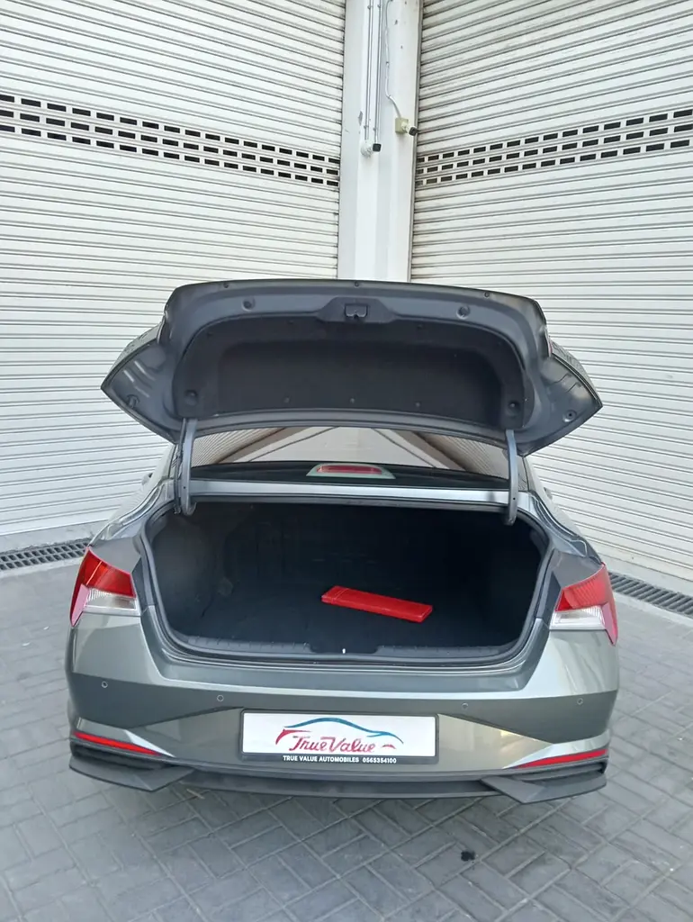 Hyundai Elantra 2023, Comfort, GCC Specs - Excellent Condition! - Image 4