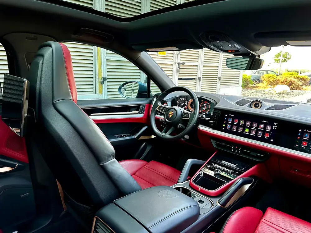 Porsche Cayenne Coupé 2024 – CLEAN TITLE — CLEAN CARFAX – Fully Loaded | High Specification - Image 7