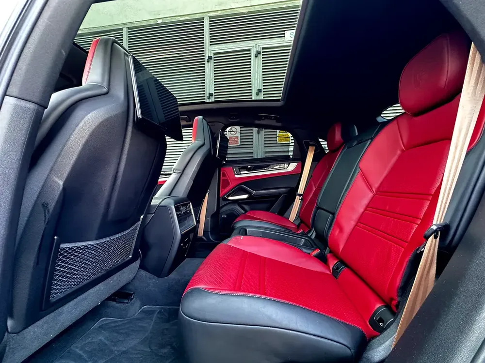 Porsche Cayenne Coupé 2024 – CLEAN TITLE — CLEAN CARFAX – Fully Loaded | High Specification - Image 9