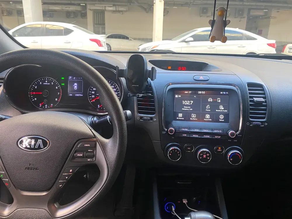 Urgent sale - Kia Forte / Cerato EX 2018, Canadian Specs - Well Maintained - Image 4
