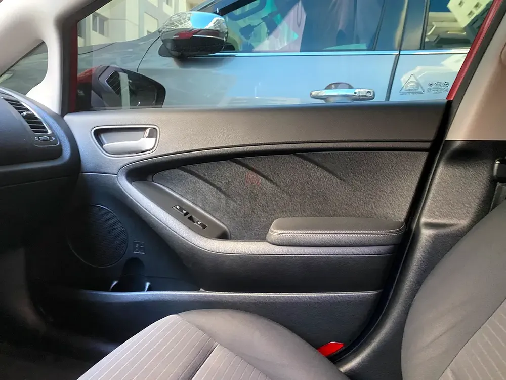 Urgent sale - Kia Forte / Cerato EX 2018, Canadian Specs - Well Maintained - Image 5