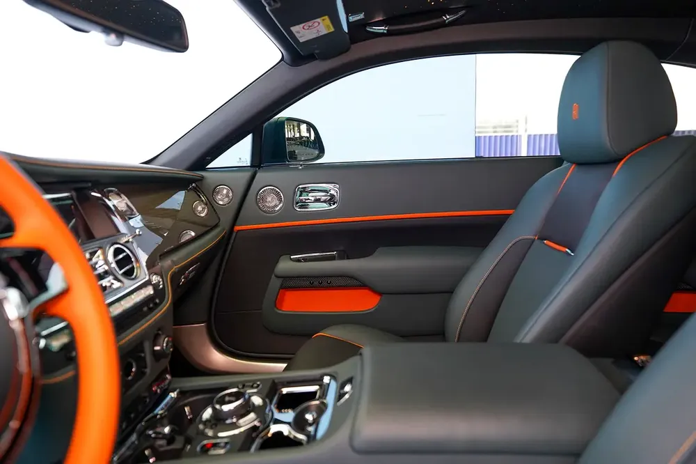 WARRANTY + SERVICE JAN 2028 | STARLIGHT | 4 BUTTONS | BESPOKE AUDIO | TRI COLOR INTERIOR | WRAITH - Image 7