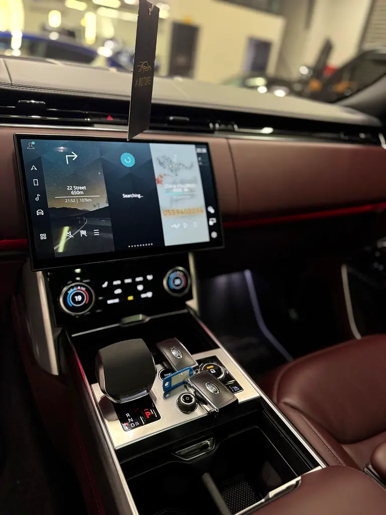 Range Rover Vogue V8 HSE - Image 17