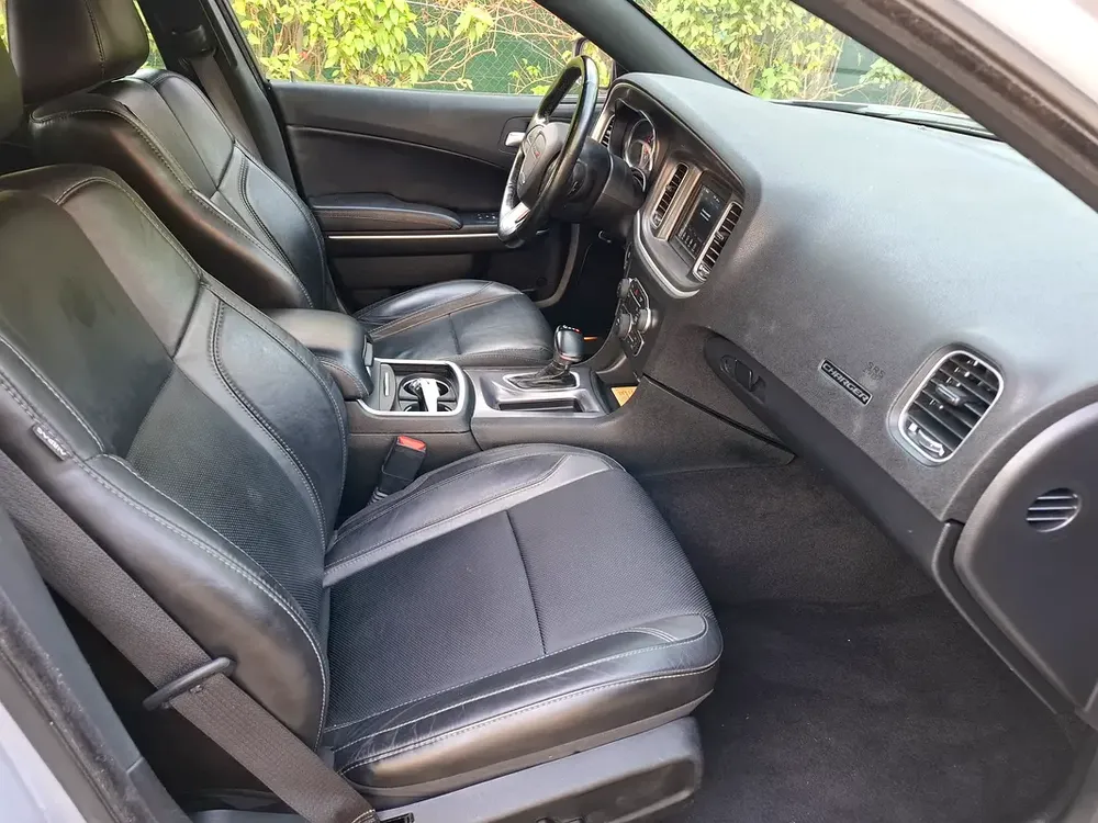 2022 Dodge Charger  3.6-litr SXT Sunroof Leather New Tyers in immaculate condition - Image 13
