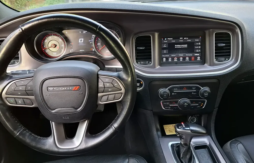2022 Dodge Charger  3.6-litr SXT Sunroof Leather New Tyers in immaculate condition - Image 9