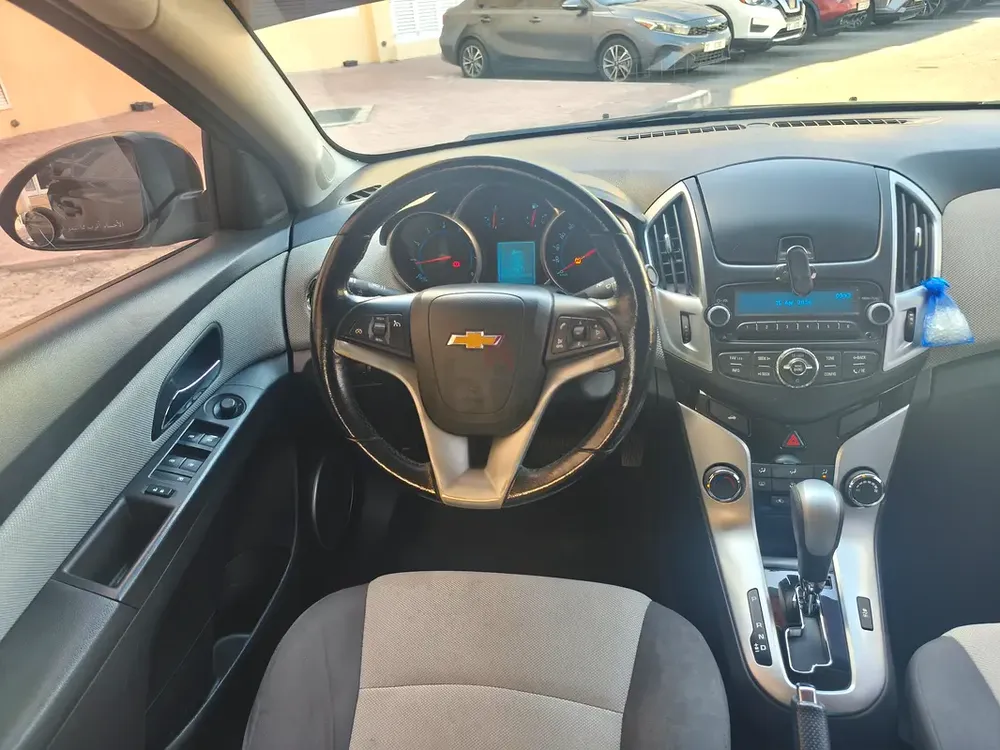 Chevrolet Cruze LS 1.4 model 2017 | GCC Specs | Excellent Condition - Image 10